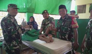 Bersama Rakyat TNI Mengatasi Kesulitan Rakyat, Sunatan Geratis 20 Anak