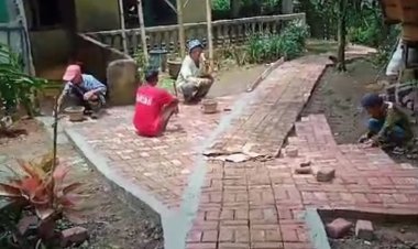 Pemasangan Paving Block di Wilayah Rancamaya RW 02, Kota Bogor