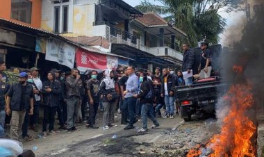 Puluhan Warga Geruduk Kantor Desa Cipetir Tuntut Transparansi Anggaran