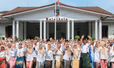 Pemkot Bogor Berpartisipasi Pecahkan Rekor MURI Penggunaan Sarung Tenun