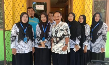 Peringatan Hari Guru di SDN WR. Supratman: Upacara dan Lomba untuk Guru