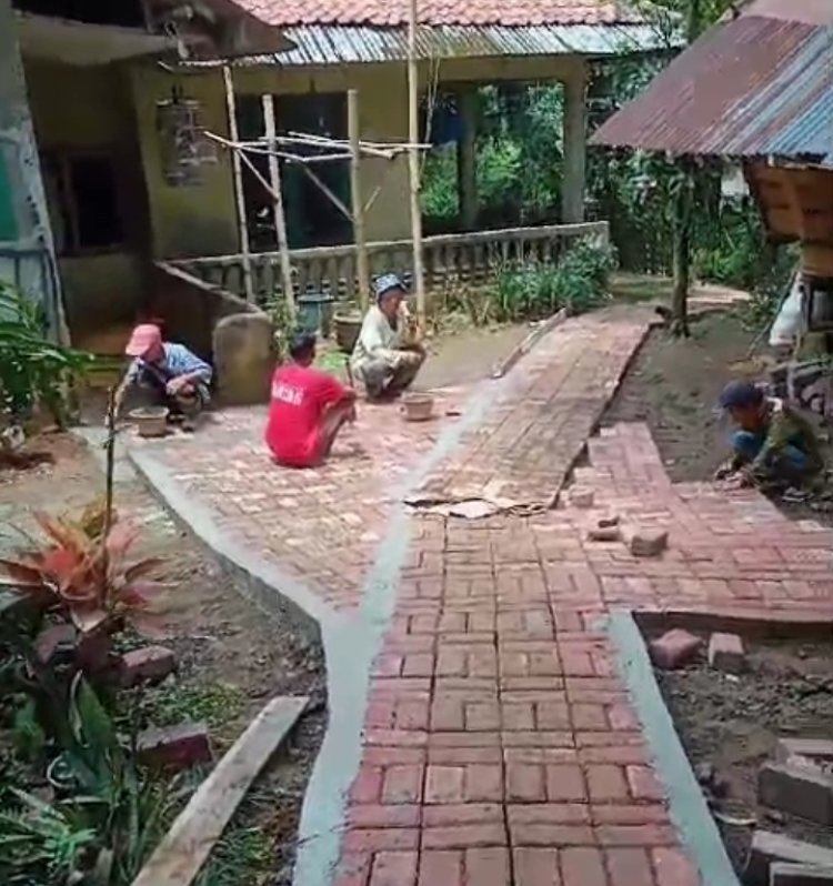 Pemasangan Paving Block di Wilayah Rancamaya RW 02, Kota Bogor