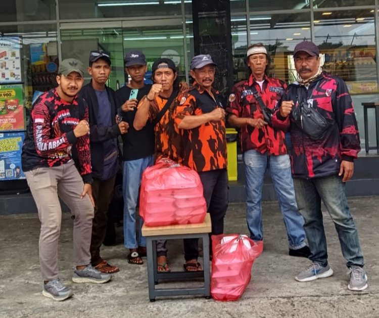 Pemuda Pancasila Ranting Pakuan Berbagi di Jumat Berkah