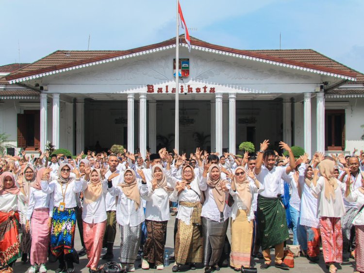 Pemkot Bogor Berpartisipasi Pecahkan Rekor MURI Penggunaan Sarung Tenun