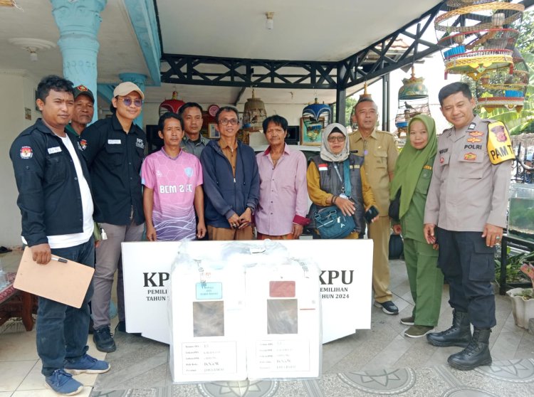 Penyerahan Kotak Suara di TPS 13 Kelurahan Keradenan Berjalan Lancar