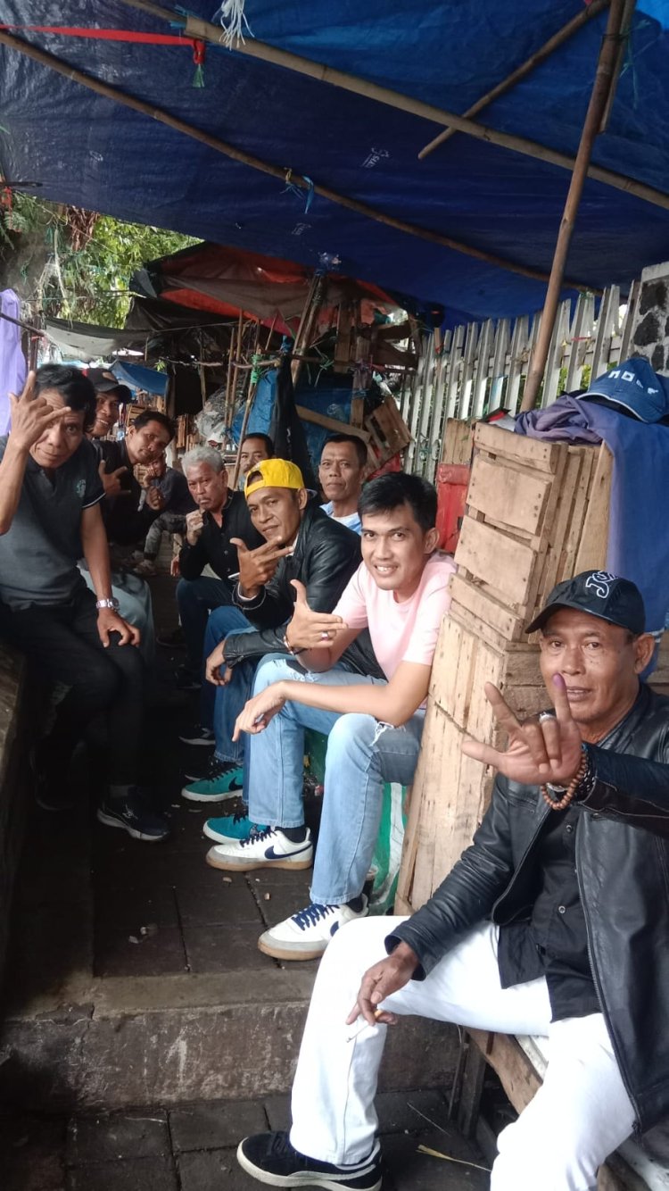Wakil Pimpinan Redaksi Media Rilis Berita, Rifani, Ngopi Bareng Bersama Anggota Paguyuban PKL Pasar Anyar Kota Bogor