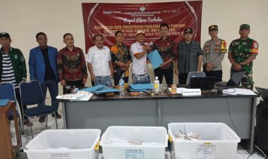 Babinsa Koramil 2212/Tegal Buleud Monitoring Rapat Pleno Terbuka Penetapan Perolehan Suara Tingkat PPK Kec. Tegal buleud