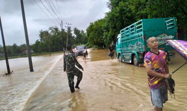 Babinsa Koramil 2215/Ciemas Monitoring Bencana Banjir di Wilayah Binaan