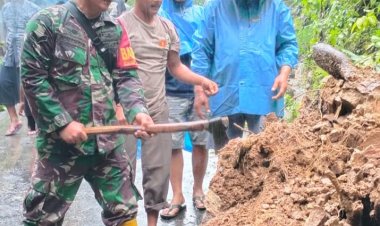 Babinsa Caringin Lakukan Monitoring Bencana Alam di Kecamatan Cisolok