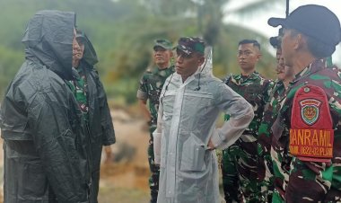 Danrem 061/SK Dampingi Pangdam III Slw Tinjau Lokasi Banjir di Sukabumi