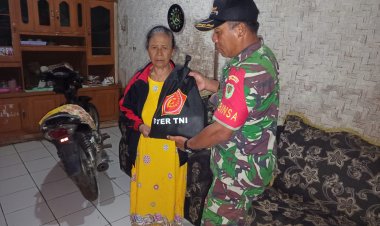 Babinsa Koramil 2205/Kalapanunggal Berikan Bantuan Sembako kepada Warga Terdampak Bencana