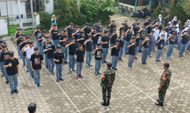 Babinsa Koramil 06-06/Tanah Sareal Laksanakan Wawasan Kebangsaan di SMK YAPIS