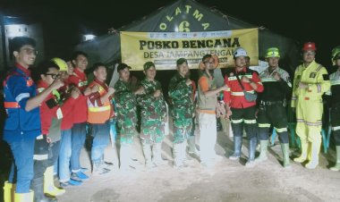 Koramil 2207/Jampang Tengah Bersama PT Duma Kalimantan Selatan Salurkan Bantuan Logistik Kepada Warga Terdampak Bencana