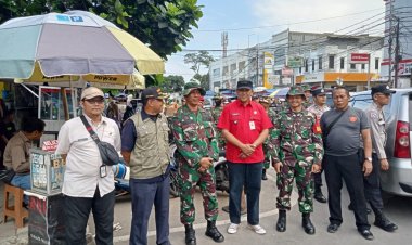 Babinsa Koramil 06-01/Bogor Tengah Laksanakan Karya Bakti Bersihkan Pasar Tumpah