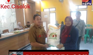 Distribusi Bantuan Beras untuk 776 KPM di Desa Cikelet Kecamatan Cisolok, Sukabumi