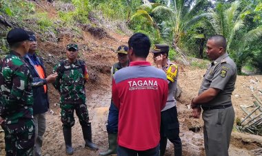 Danramil 2212/Tegal Buleud Dampingi Tim BNPB Pusat Tinjau Lokasi Longsor di Desa Tegalbuleud