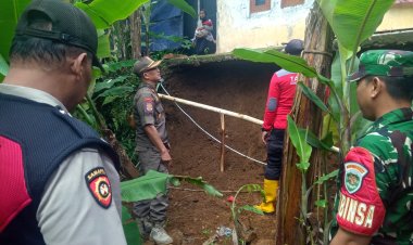 Babinsa Koramil 2206/Parakan Salak Pantau Kejadian Bencana Longsor Akibat Hujan Deras di Kecamatan Parakansalak