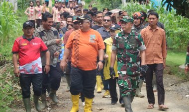 Dandim 0622/Kab. Sukabumi Dampingi Bupati Sukabumi dalam Peninjauan Lokasi Bencana