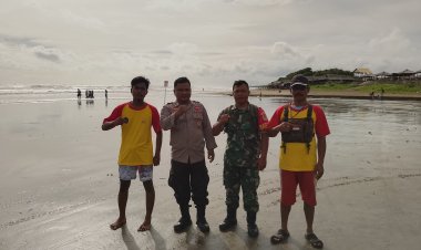 Personil Pos Pam Pantai Bagedur Polsek Malingping Polres Lebak Intensifkan Patroli Objek Wisata