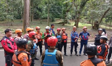 Babinsa Koramil 06-03/Bogor Timur Ikuti Pencarian Anak Hanyut di Sungai Ciliwung Hari Kedua