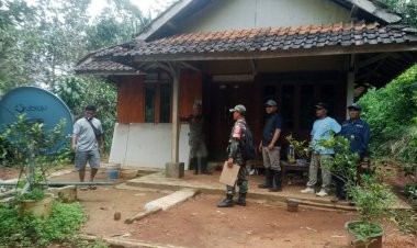 Babinsa Koramil 2213/Jampangkulon Dampingi Assessment Penilaian Rumah Terdampak Bencana di Desa Karanganyar