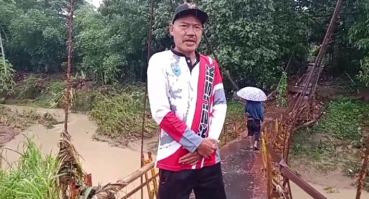 Jembatan Gantung Penghubung Kampung di Desa Nanggala Hancur Diterjang Banjir