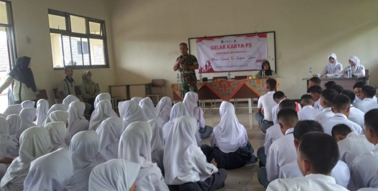 Babinsa Koramil 2205/Kalapanunggal Laksanakan Wawasan Kebangsaan di SMAN 1 Kalapanunggal