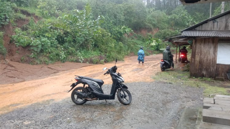 Babinsa Koramil 0622-02/Palabuhanratu Lakukan Pemantauan dan Tindak Lanjut Bencana Akibat Cuaca Ekstrem