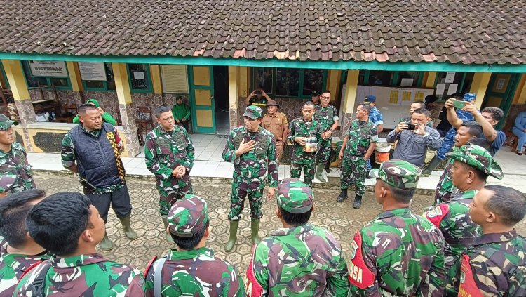 Danramil 2212/Tegal Buleud Bersama Babinsa dan Masyarakat Gelar Kerja Bakti Pasca Bencana di Desa Rambay
