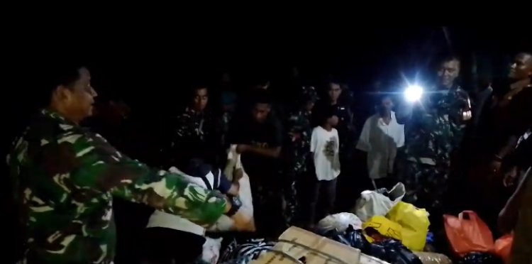 Danrem 061/SK Bertubi-tubi Salurkan Bantuan untuk Korban Banjir di Kampung Ciloma, Surade