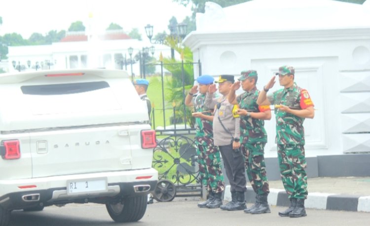 Dandim 0606/Kota Bogor Di Dampingi Kapolresta Bogor Kota Pimpin Apel Gelar Pasukan Pengamanan VVIP Silaturahmi dan Reuni Akbar 1974 Di Istana Bogor