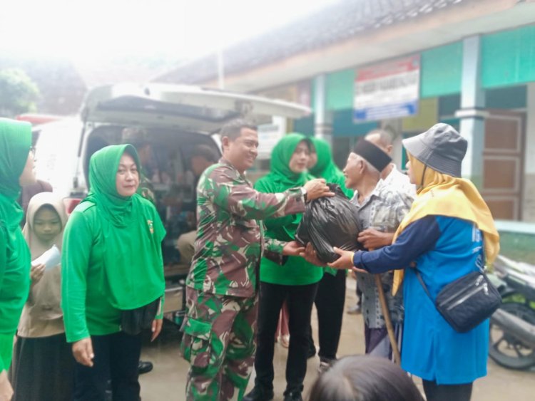 Danramil 2207/Jampang Tengah Pimpin Pendistribusian Bantuan Logistik untuk Korban Bencana