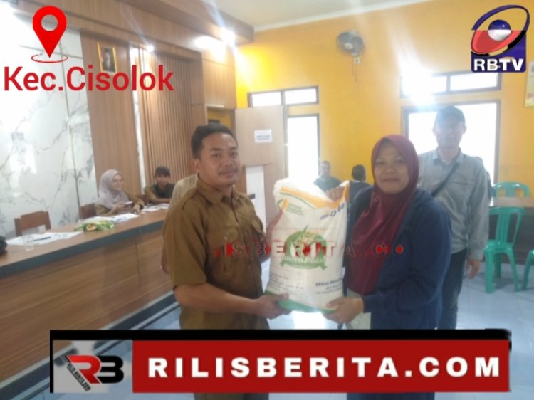 Distribusi Bantuan Beras untuk 776 KPM di Desa Cikelet Kecamatan Cisolok, Sukabumi