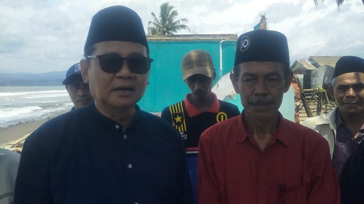 Pesantren Hayya'Alash Sholah Hayya'Alal Falach SHIDDIQIYYAH Salurkan Bantuan untuk Korban Banjir di Palabuhanratu