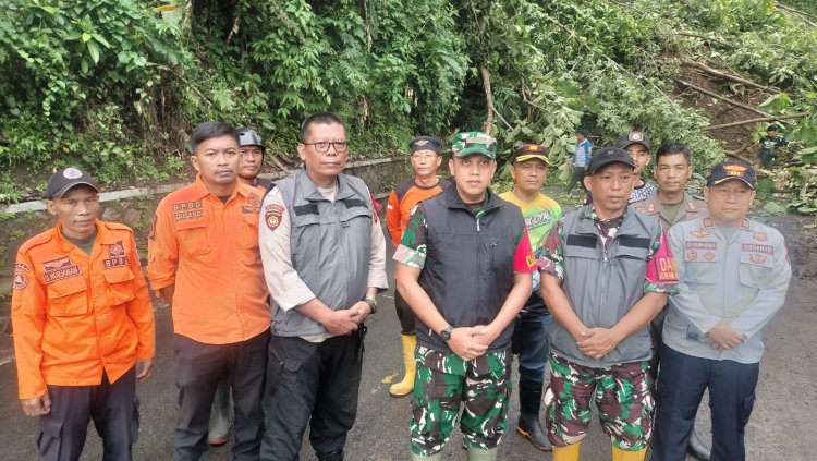 Gercep Dandim 0622/Kab Sukabumi Tinjau lokasi Longsor di Desa Loji