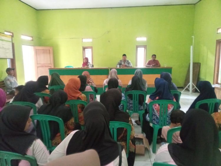 Pemdes Cibuntu Salurkan Honor untuk Satlinmas dan Kader Posyandu