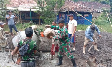 Serda Suherly Koramil 2214/Surade Laksanakan Karya Bakti Bersama Masyarakat Pembuatan Rambat Beton di Desa Pasir panjang