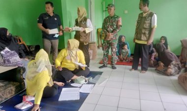Babinsa Desa Balekambang Dampingi Pelayanan Pengobatan Gratis dari IDI