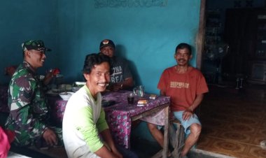 Serka Sidik Risnandar Babinsa Desa Bangbayang Laksanakan Komsos dengan Tokoh Masyarakat