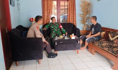 Babinsa Desa Cihaur dan Bhabinkamtibmas Laksanakan Komsos dengan Ketua Poktan Maju Tani