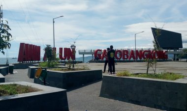 Aksi Bersih-Bersih Pasca Libur Nataru di Alun-Alun Gadobangkong