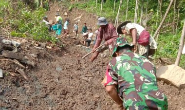 Koramil 2202/Palabuhanratu Laksanakan Karya Bakti Pembuatan Jalan Baru