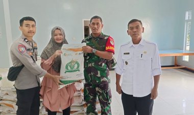 Koramil 0622-13/Jampangkulon Dampingi Penyaluran Bantuan Beras di Desa Nagraksari