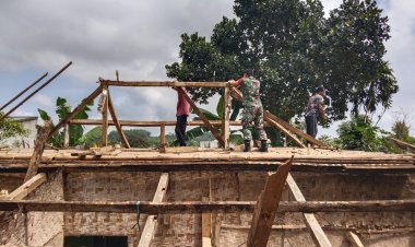 Koramil 2208/Nyalindung Laksanakan Bakti Pembongkaran Rumah Warga di Kampung Kebon Kai, Kecamatan Nyalindung