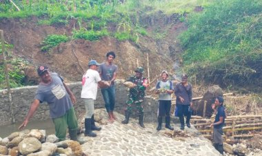 KORAMIL 2211/SAGARANTEN LAKSANAKAN KARYA BAKTI DI DESA SINARBENTANG