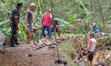 Koramil 2207/Jampangtengah Bersama Warga Gelar Kegiatan Karbak TPT di Desa Citamiang