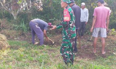 Koramil 2209/Lengkong Gelar Karya Bakti Bersama Warga di Desa Neglasari