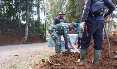 Koramil 2209/Lengkong Laksanakan Karya Bakti di Desa Lengkong