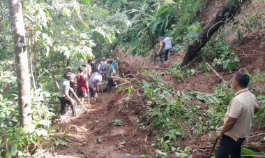 Koramil 0622-01/Cisolok Lakukan Pembinaan Linmas di Desa Cicadas