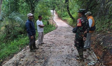 Babinsa Purabaya Serma Agus Marlina Dampingi Monev Pembangunan Jalan Usaha Tani oleh UPTD Pertanian Wilayah 5